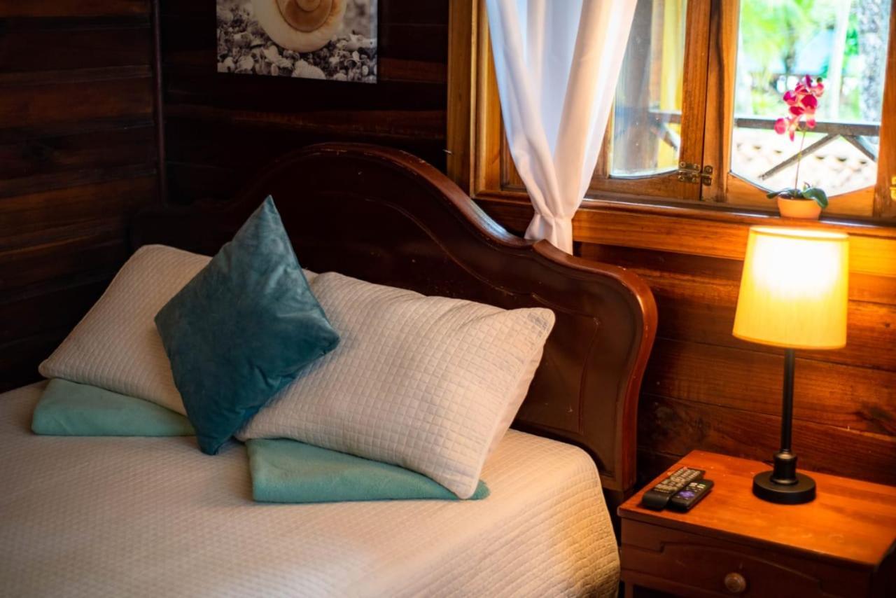Hotel Tierra Verde Bed And Breakfast Бокас-дель-Торо Экстерьер фото